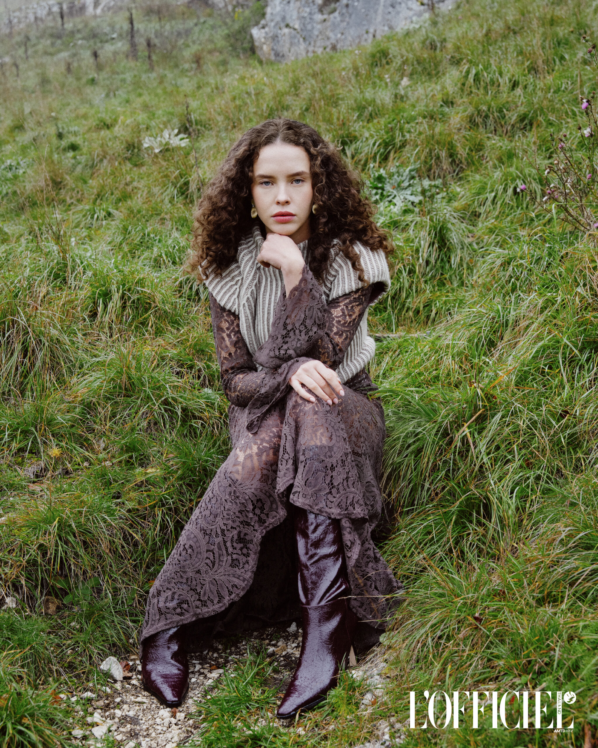 Editorial hair and Make up look for L'Officiel Magazine. Model sitting with voluminous curly hair, styled by Red Carpet Make up Artist Jasmin Arnold Berlin