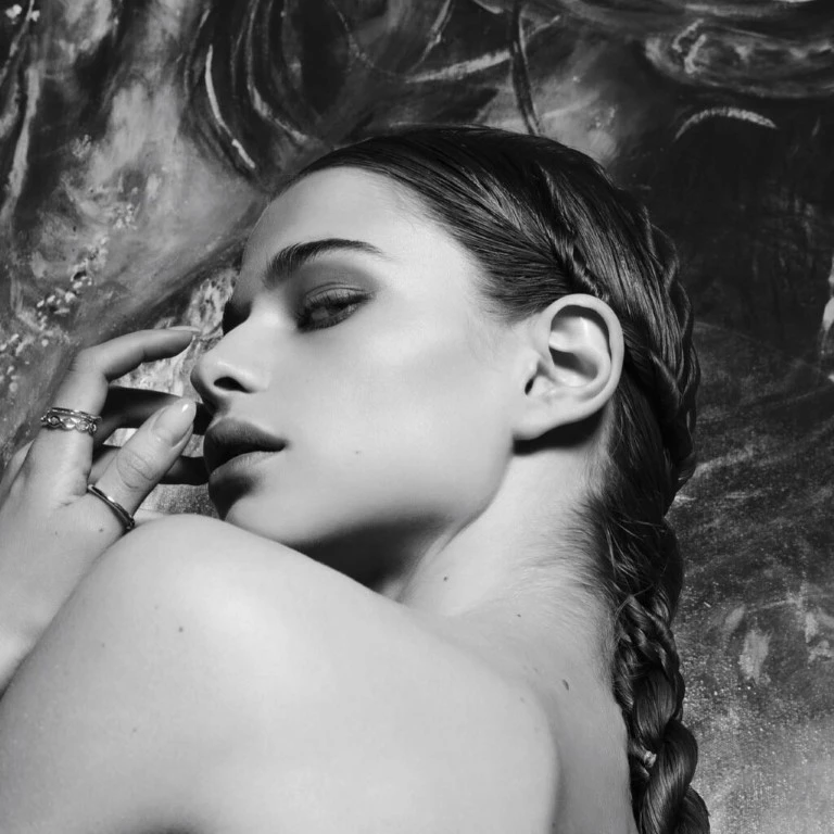 Creative wig styling and bold makeup by Berlin wig maker