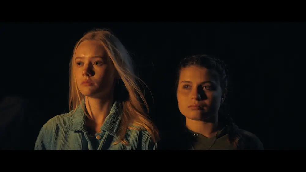 Film Make-up Berlin – Zwei Schauspielerinnen am Set