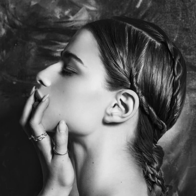 Hair and makeup artist berlin at work during international model shoot