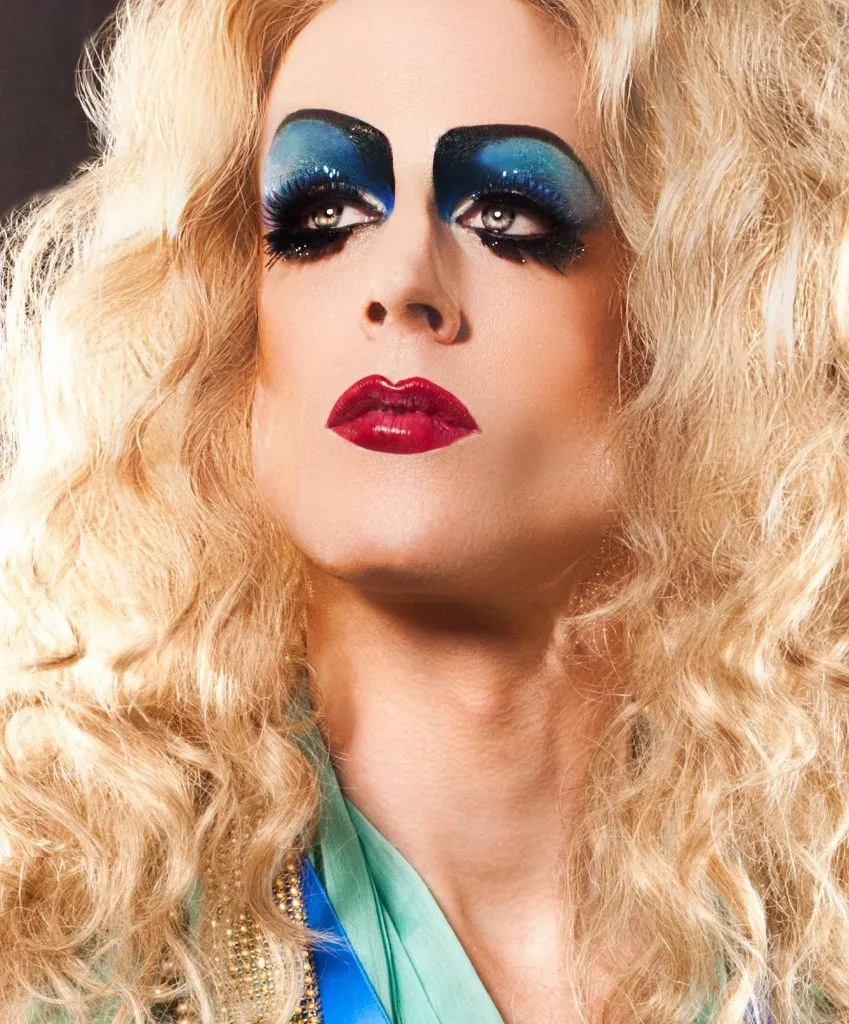 Wig Styling für queere Performance – Berlin Wig Artist