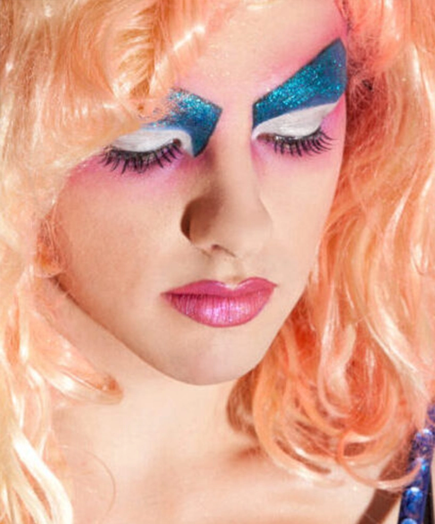 Kombination aus Wig Styling und SFX Make-up Berlin